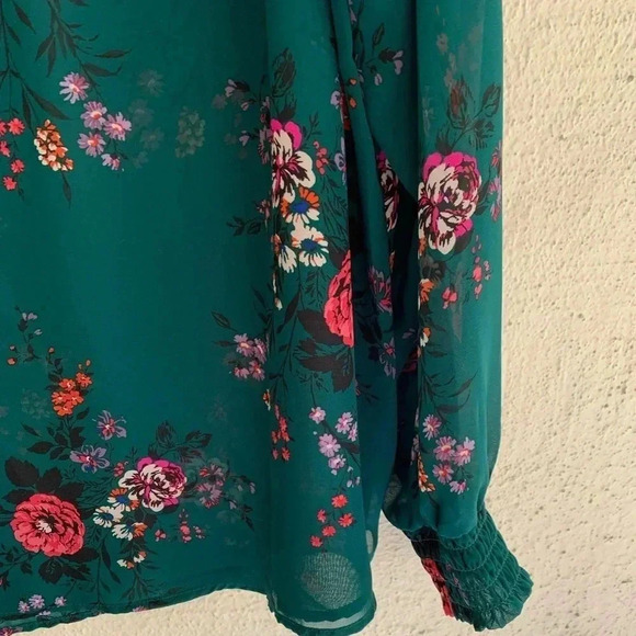 Torrid Chiffon Smocked Mock Neck Blouse size 1X - Picture 5 of 7